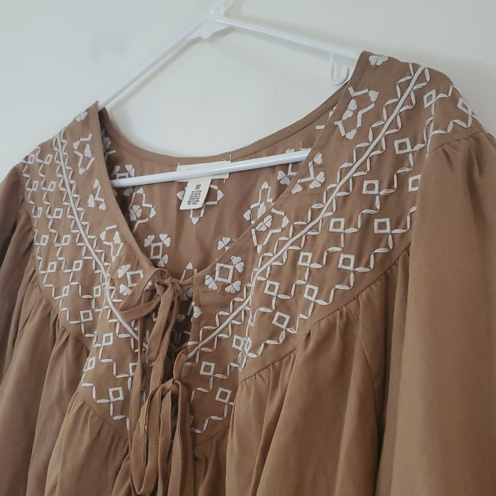 FESTI Bubble Top Size 00 Medium 10 Taupe Embroidered Blouse Top Torrid Tie Chest - Picture 6 of 11